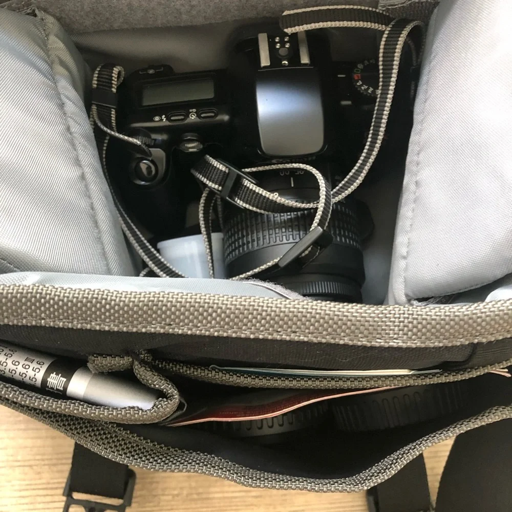 Canon EOS Rebel XS/QD Camera Kit in Black - Includes Accessories
